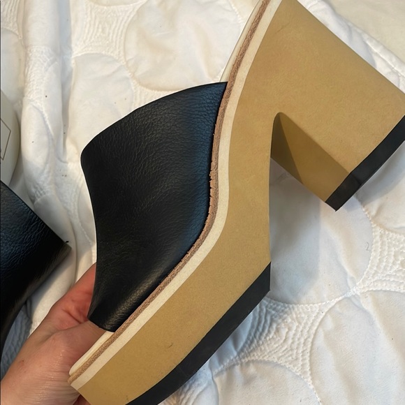 Dolce Vita Black Leather Platform Sandals - Picture 8 of 10